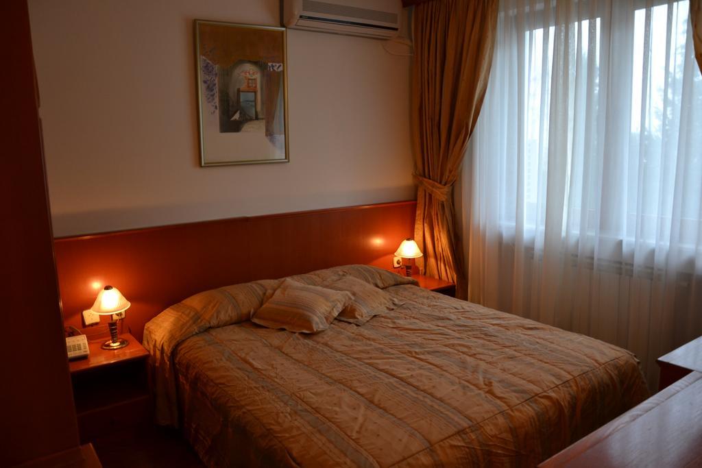 Hotel Dva Bisera ラガディン エクステリア 写真