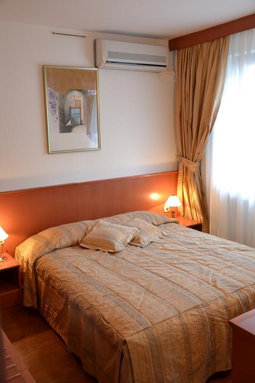 Hotel Dva Bisera ラガディン エクステリア 写真
