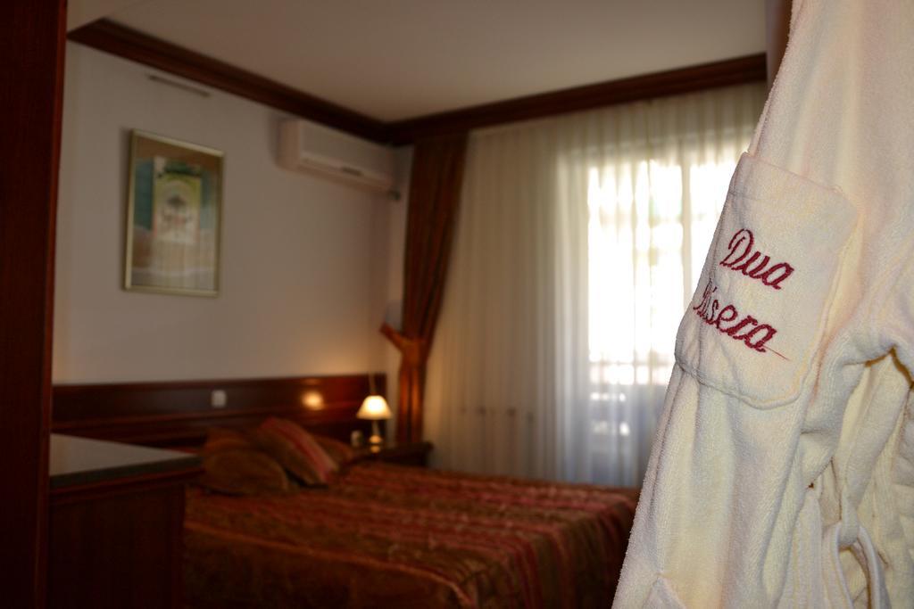 Hotel Dva Bisera ラガディン エクステリア 写真