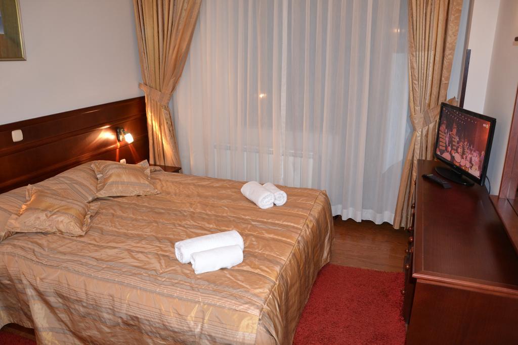 Hotel Dva Bisera ラガディン エクステリア 写真